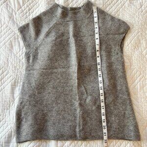 Neiman Marcus gray 100% cashmere short-sleeve mock neck sweater size S